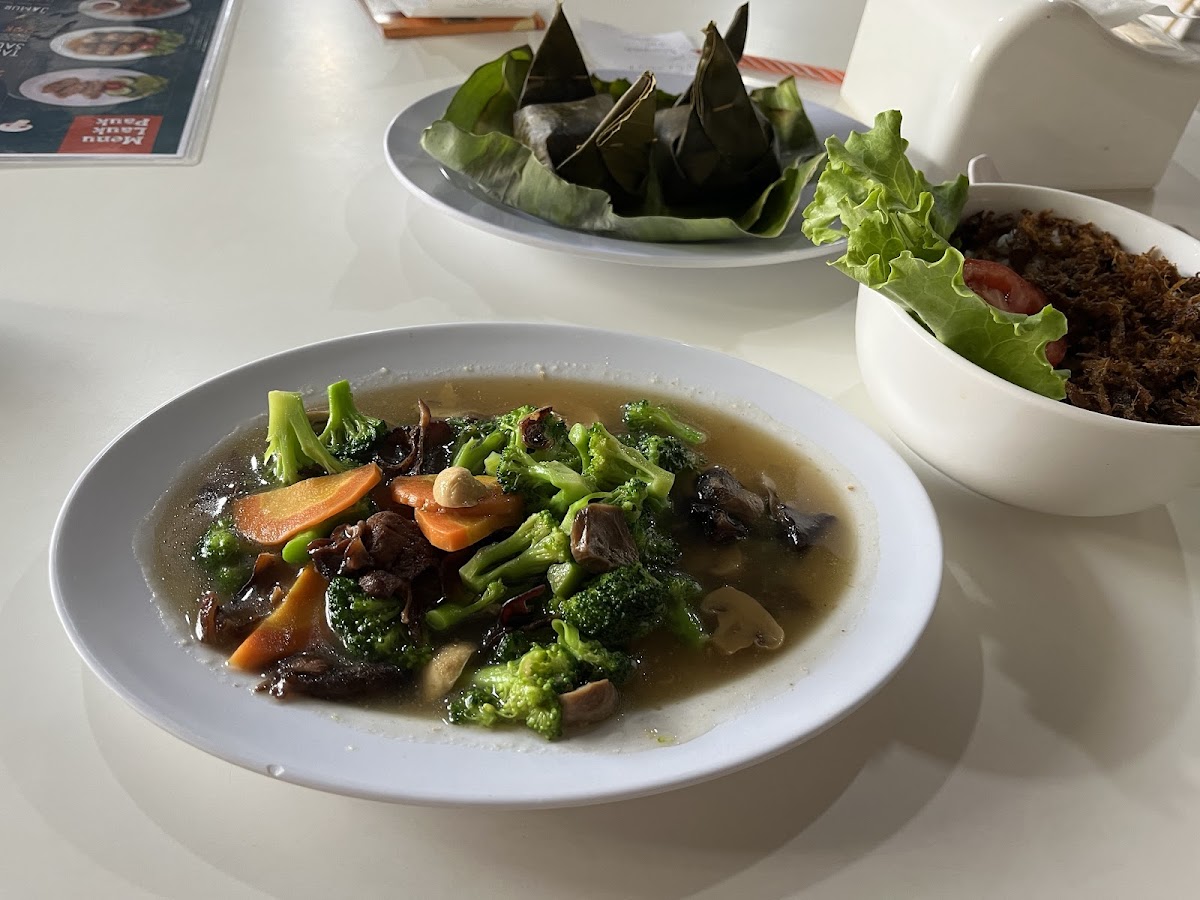 Dapur Sayur Vegan / Vegetarian Resto Photos 2